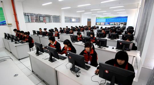 初中读什么技校好 
