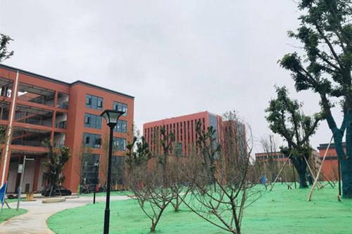重庆市青山工业技工学校计算机应用专业介绍